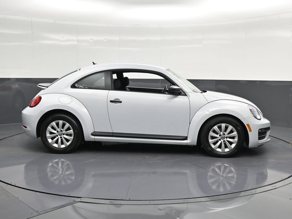 Used 2017 Volkswagen Beetle 1.8T S FWD image 4