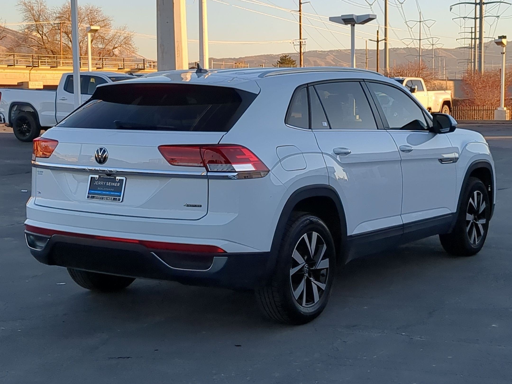 Used 2023 Volkswagen Atlas Cross Sport SE image 6