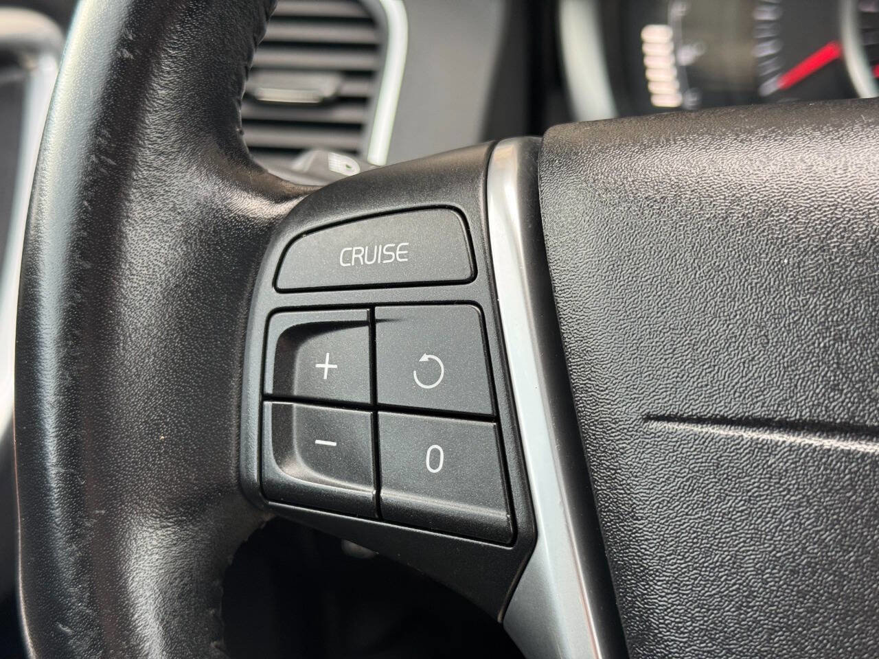 Used 2017 Volvo XC60 T5 Inscription image 29