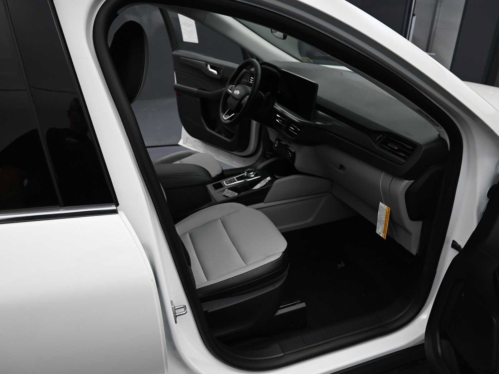 New 2025 Ford Escape SE FWD image 20