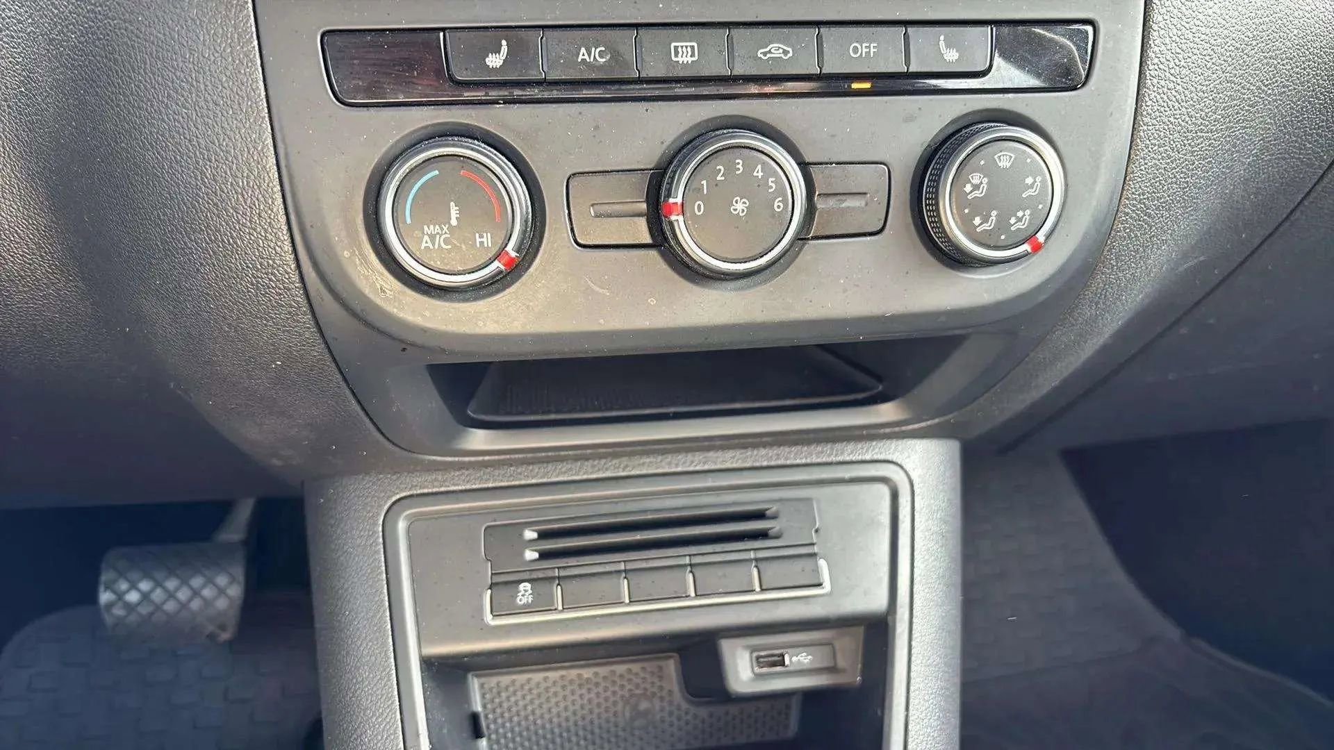 Used 2016 Volkswagen Tiguan S image 37