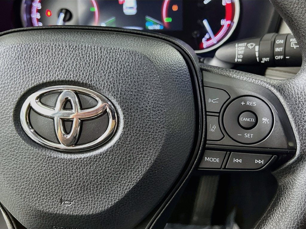 Used 2023 Toyota RAV4 XLE w/ Convenience Package FWD image 17