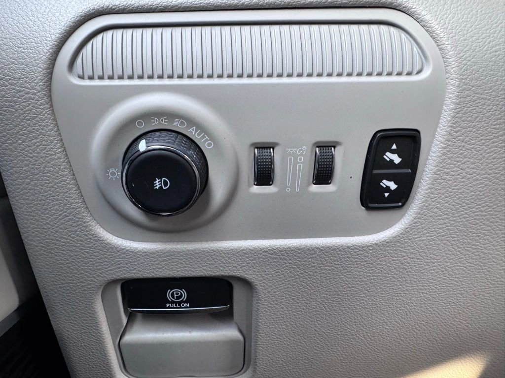 Used 2023 Jeep Wagoneer 4WD w/ Premium Group I image 40