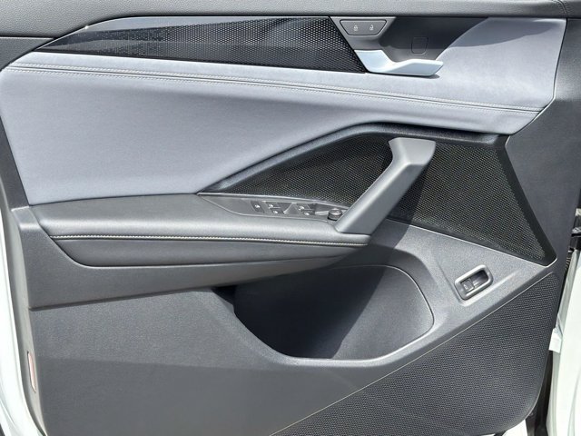 New 2026 Volkswagen Tiguan SE R-Line FWD image 23