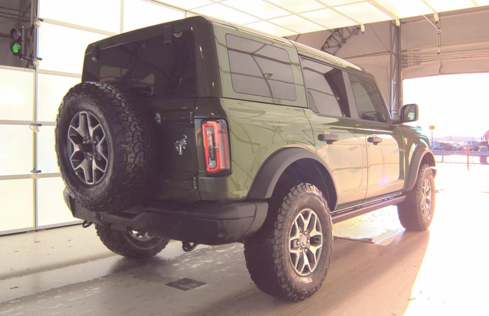 Used 2025 Ford Bronco Badlands image 5