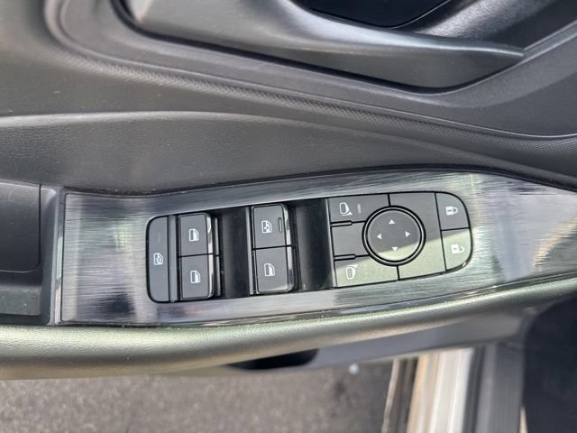 Used 2024 Nissan Rogue S AWD/4WD image 8
