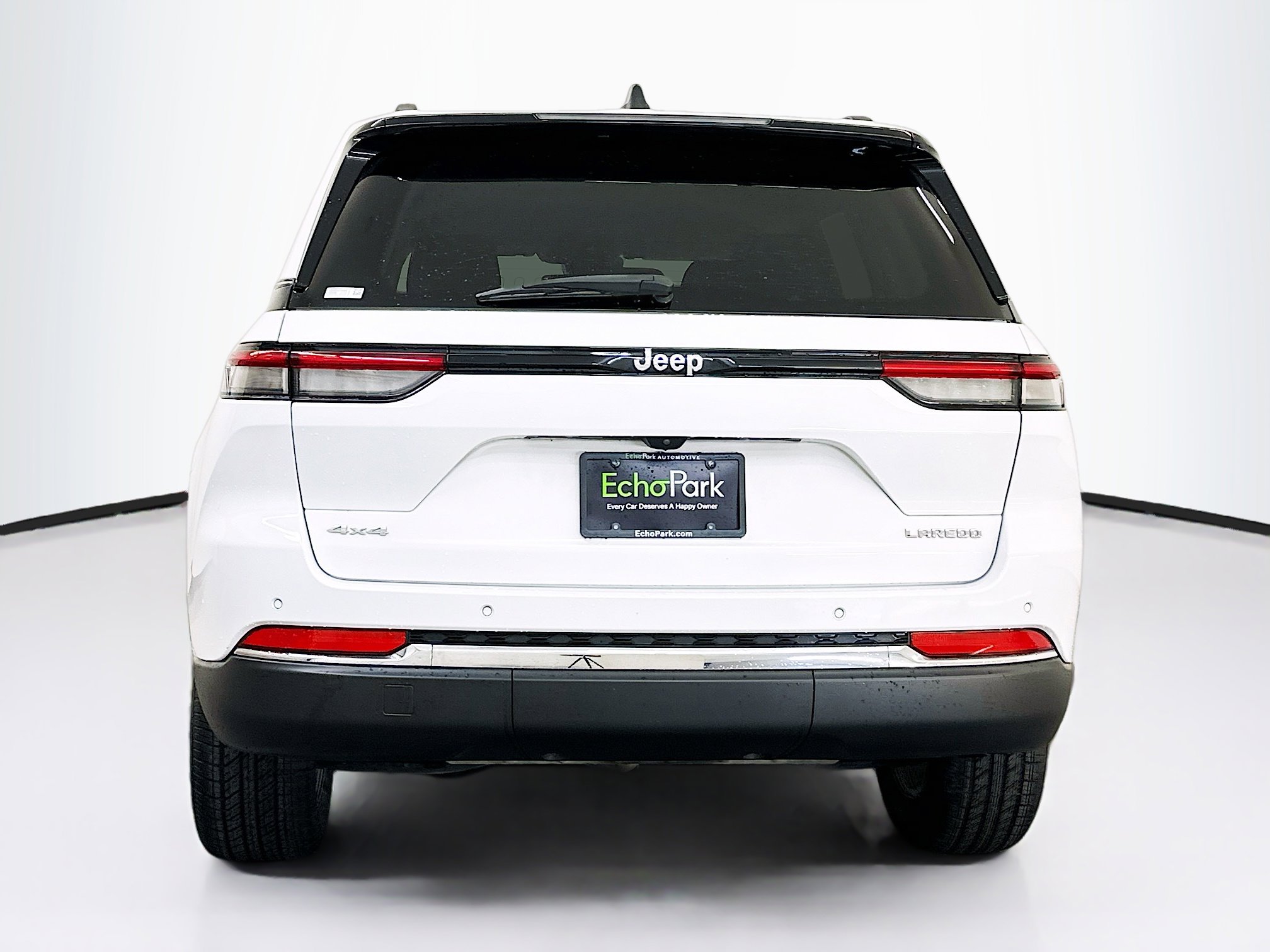 Used 2023 Jeep Grand Cherokee Laredo image 7