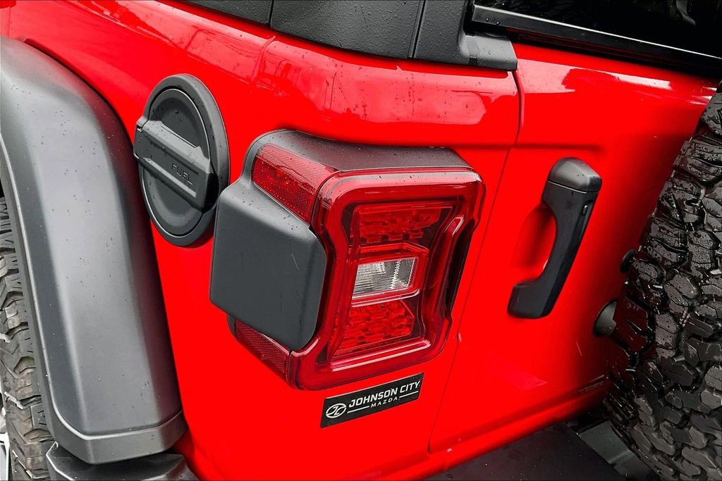 Used 2024 Jeep Wrangler Unlimited Rubicon w/ Technology Group AWD/4WD image 30