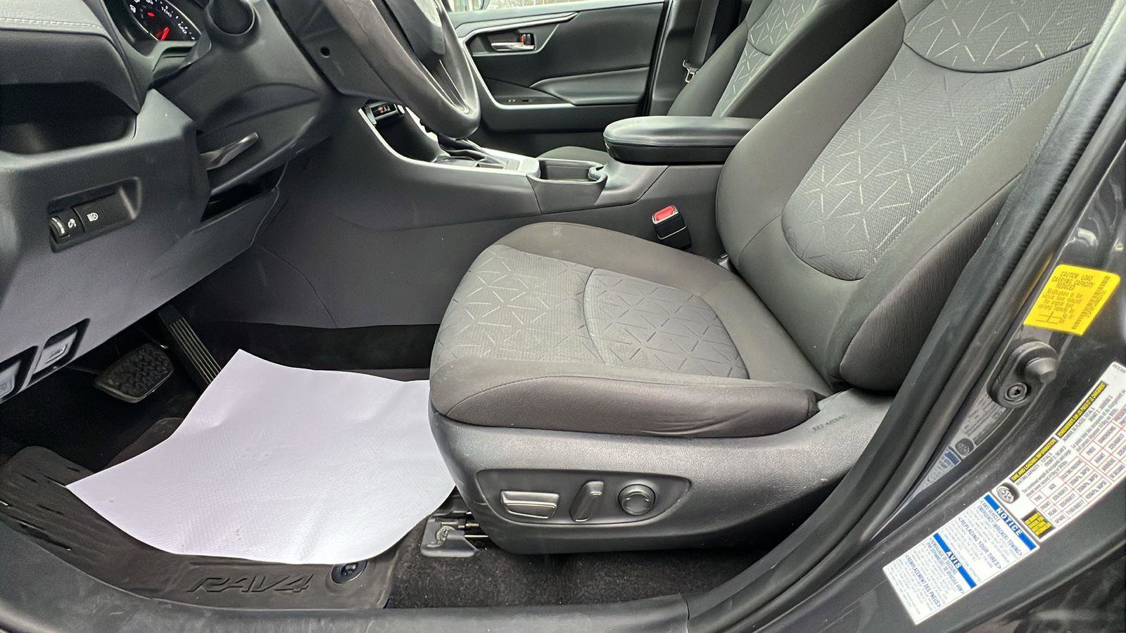 Used 2021 Toyota RAV4 XLE image 22