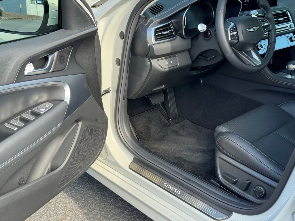 Used 2026 Genesis G70 2.5T image 6