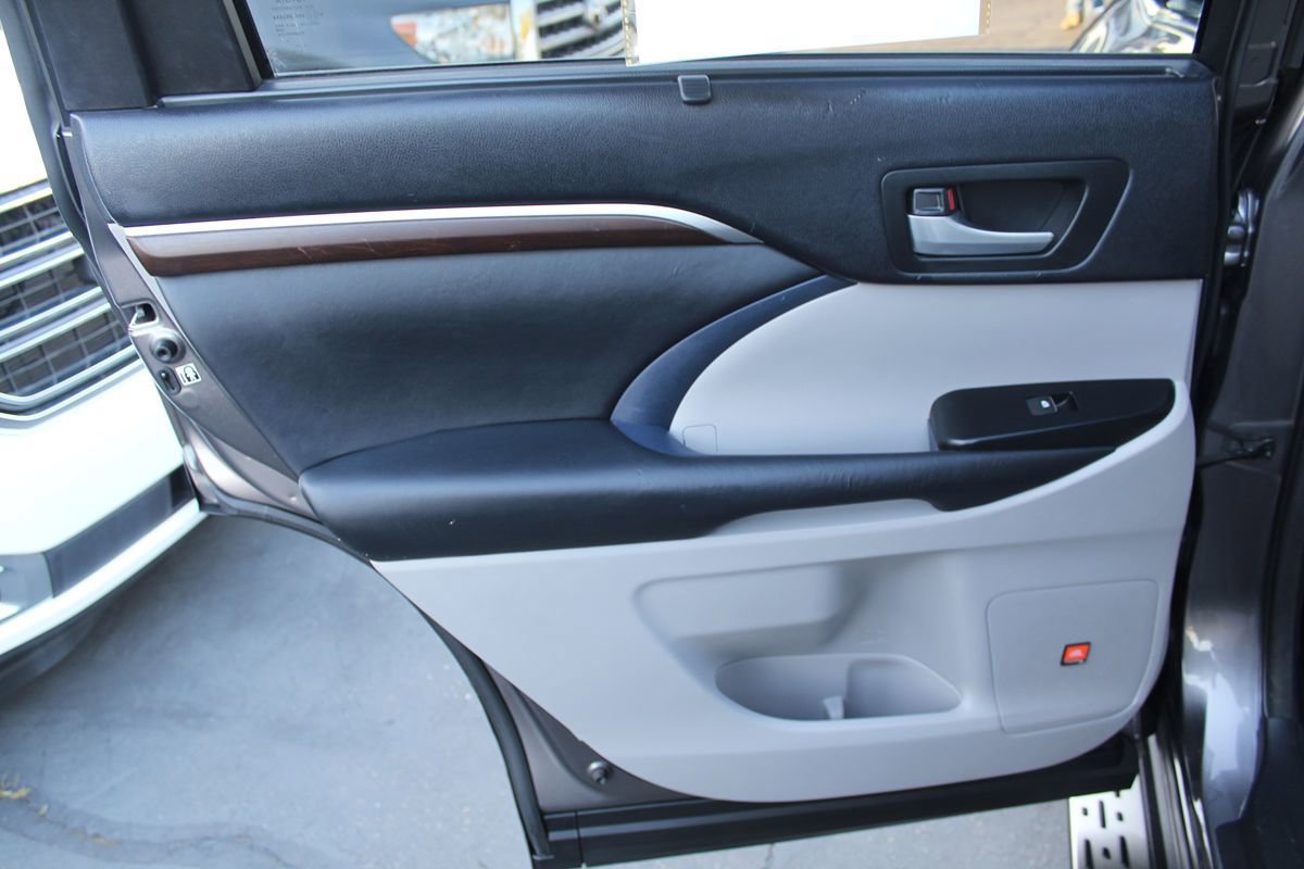 Used 2014 Toyota Highlander Limited AWD/4WD image 26