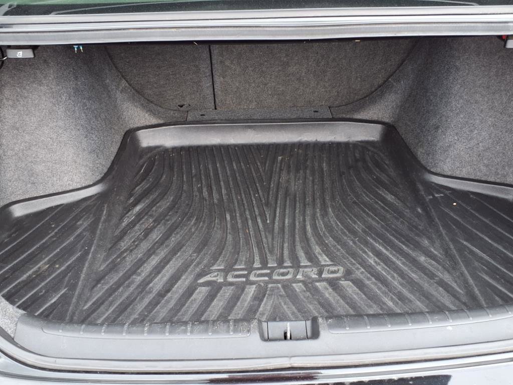 Used 2018 Honda Accord Touring image 10