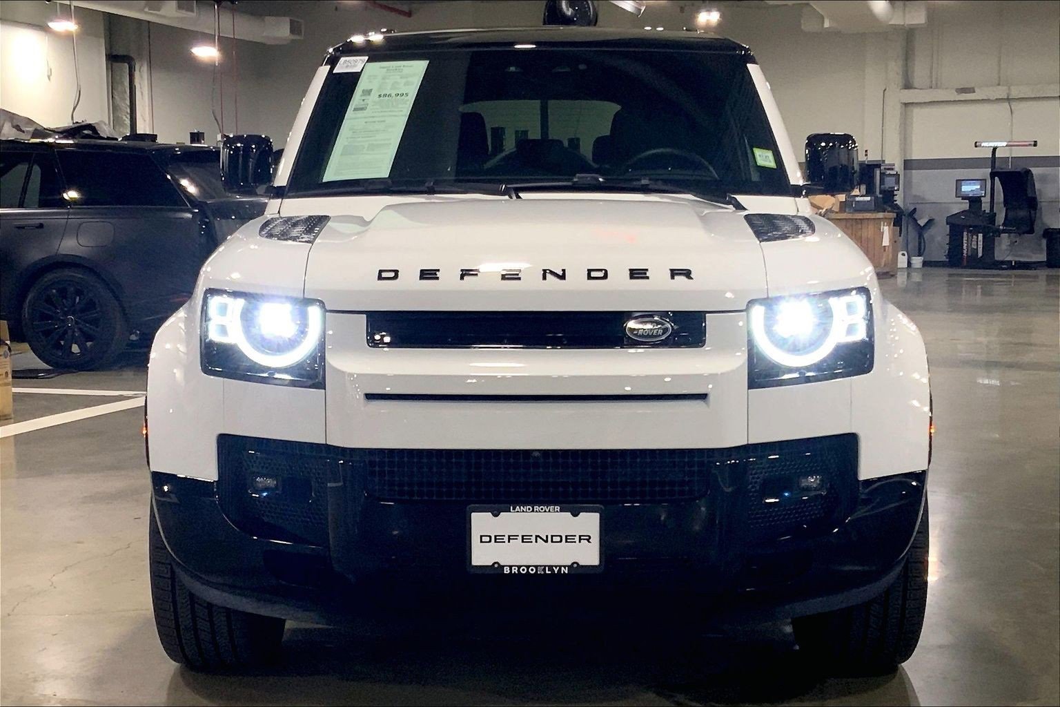 Used 2025 Land Rover Defender 130 X-Dynamic SE image 3