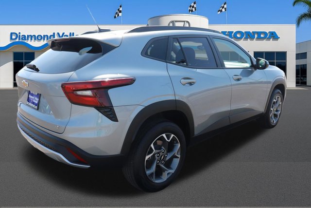 Used 2025 Chevrolet Trax LT image 6