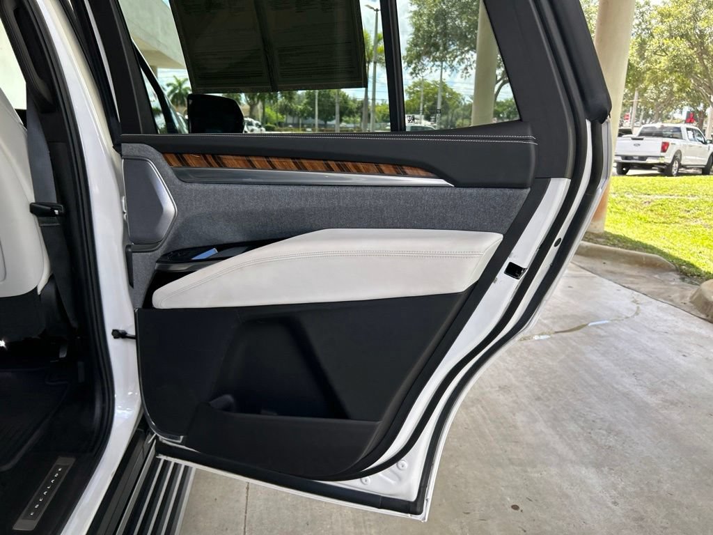 Used 2025 Cadillac Escalade Sport Platinum AWD/4WD image 50