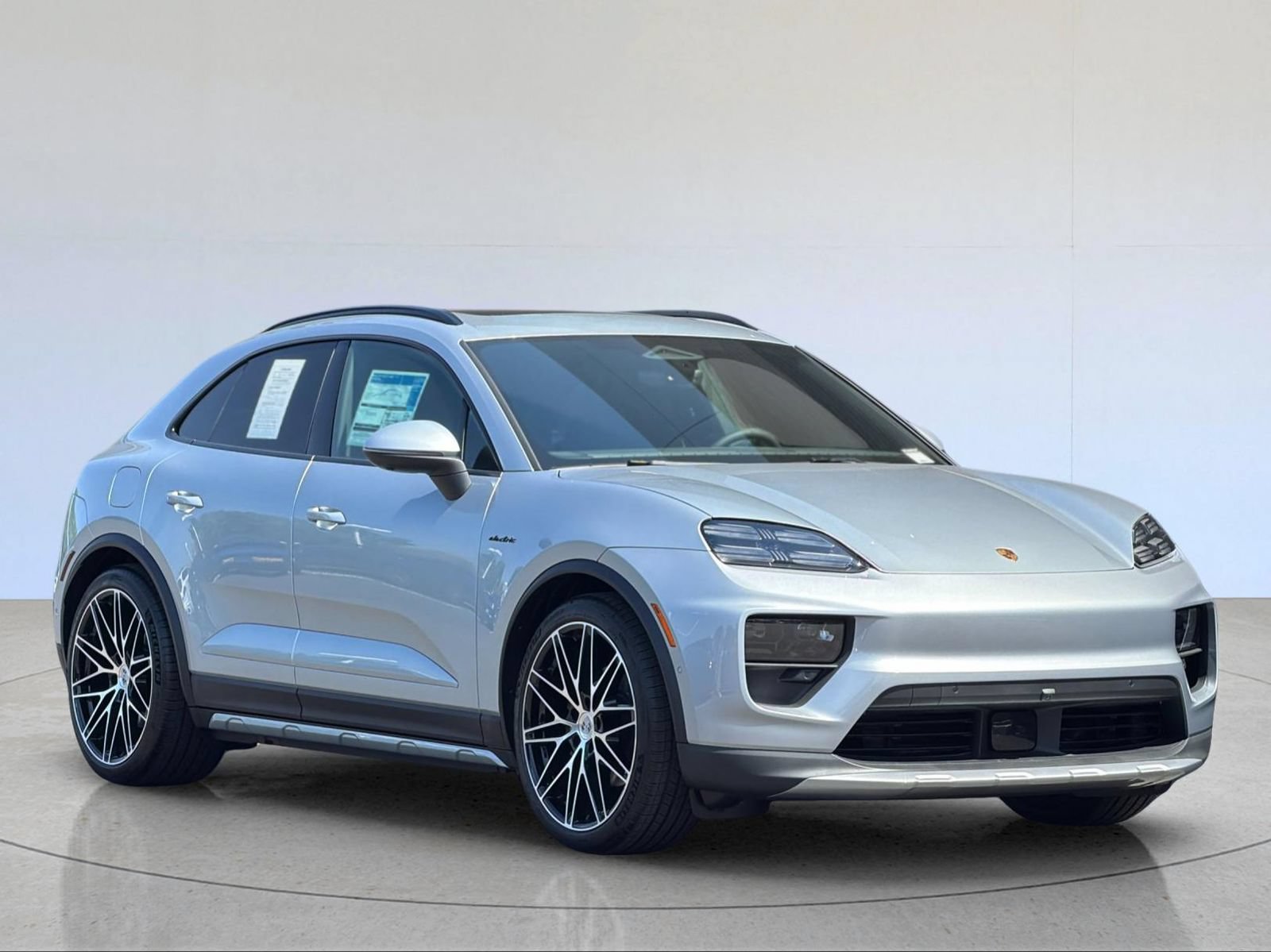 New 2026 Porsche Macan 4 Electric AWD/4WD image 10