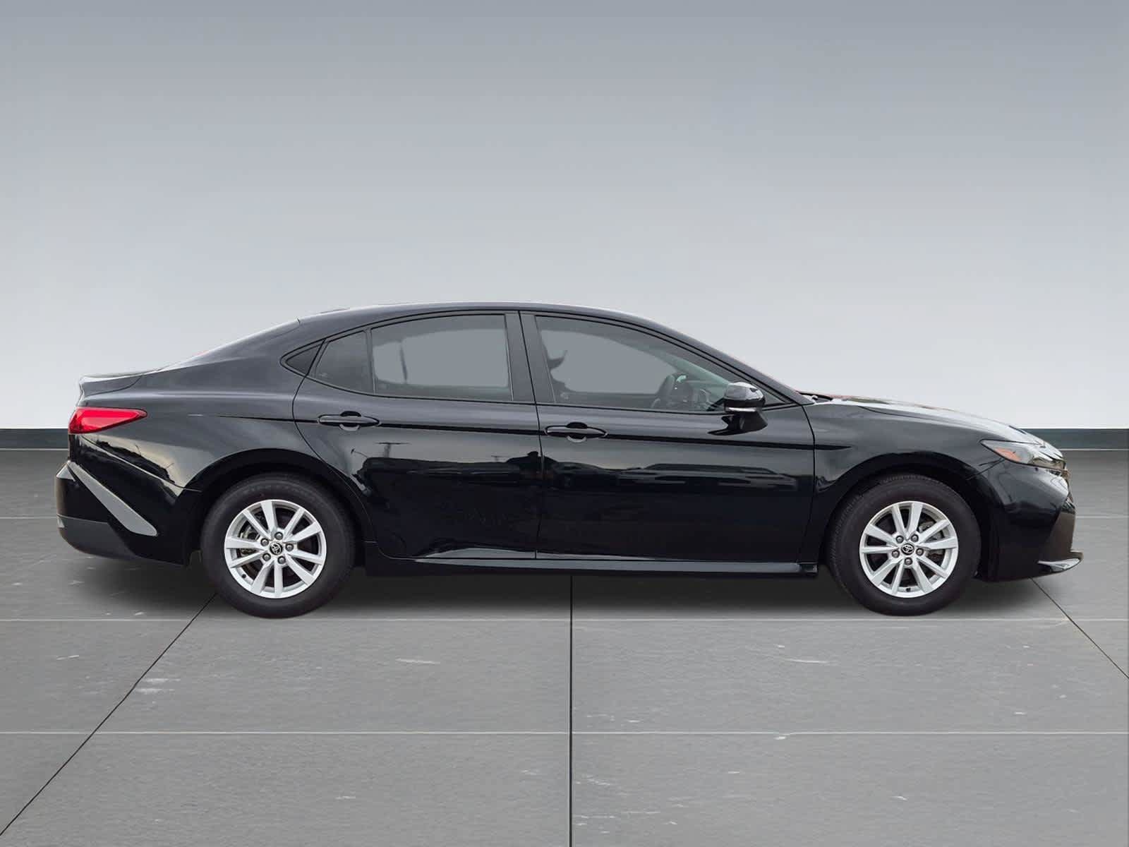 Used 2025 Toyota Camry LE w/ Convenience Package FWD image 7