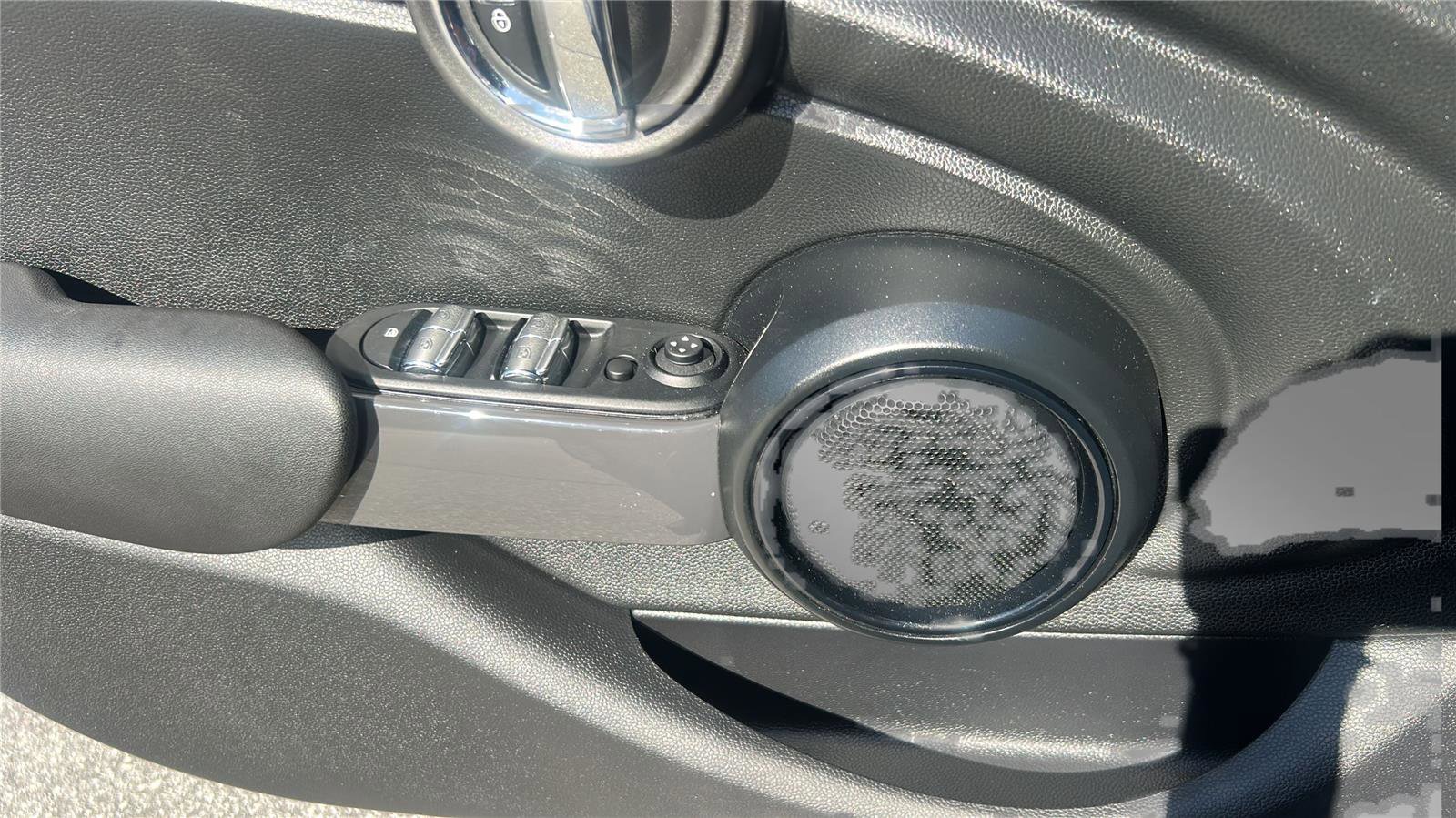 Used 2021 MINI Cooper 4-Door Hardtop image 14