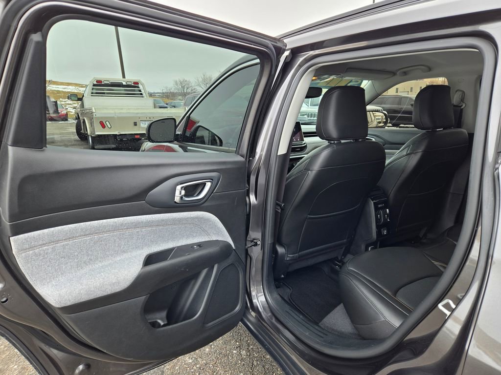 Used 2022 Jeep Compass Latitude image 24