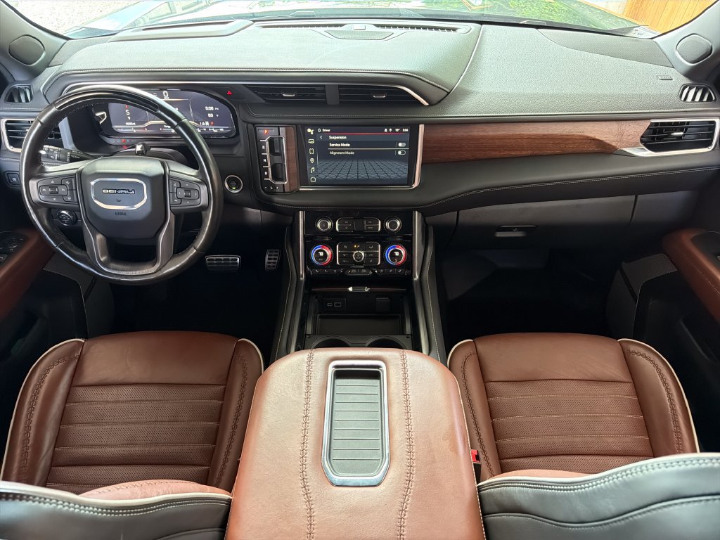 Used 2024 GMC Yukon XL Denali Ultimate AWD/4WD image 26