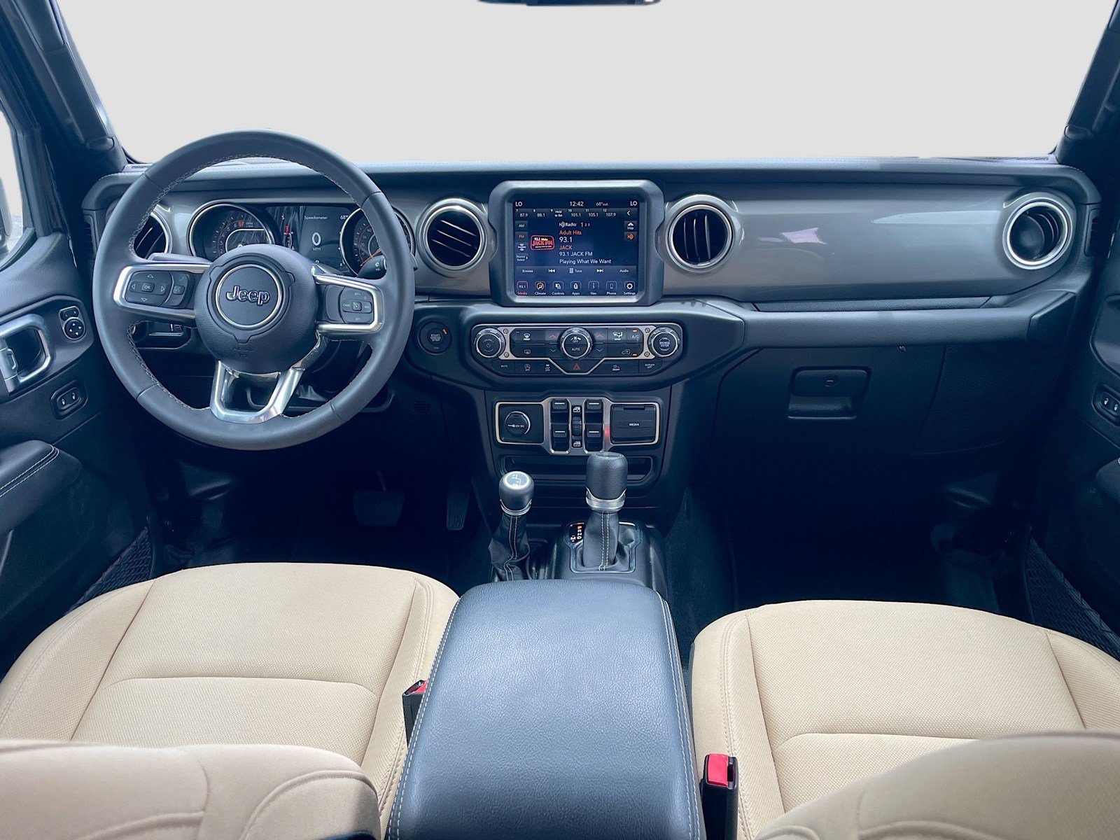 Used 2023 Jeep Gladiator Overland AWD/4WD image 14