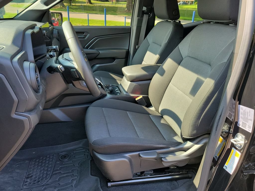 Used 2025 Chevrolet Colorado W/T RWD image 18