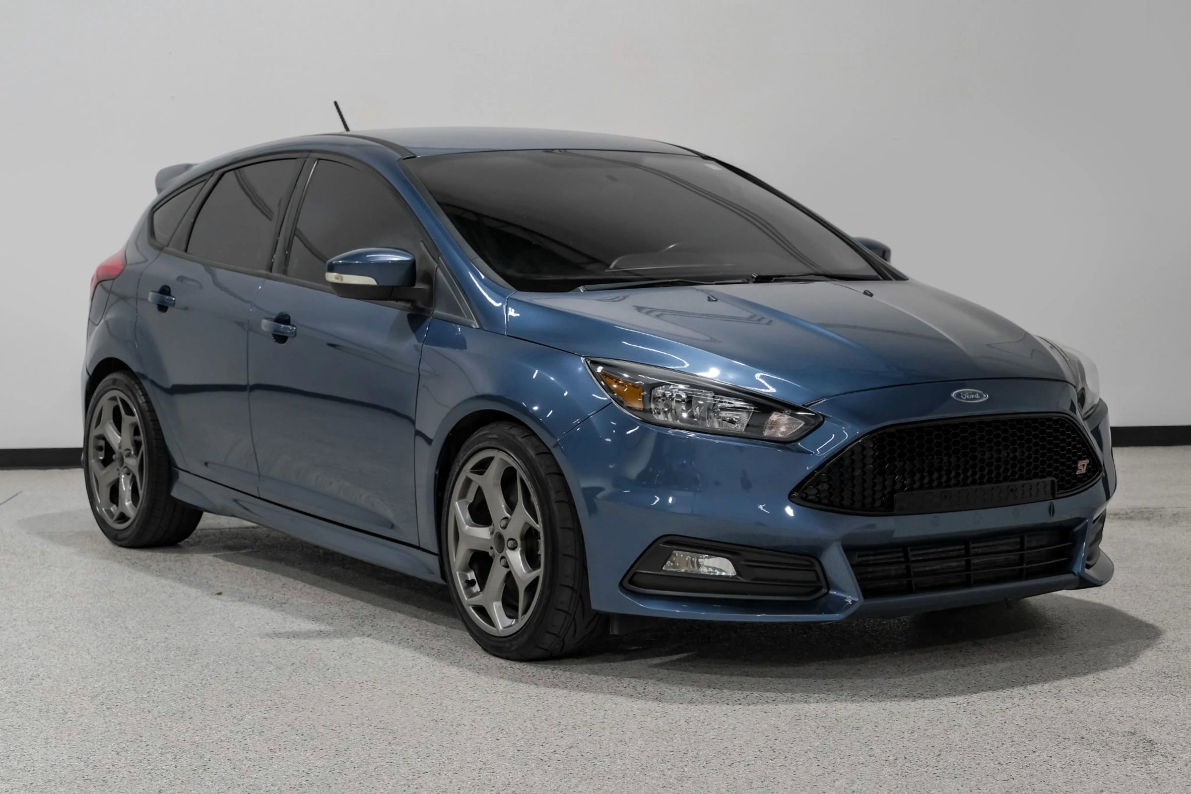 Used 2018 Ford Focus ST image 4