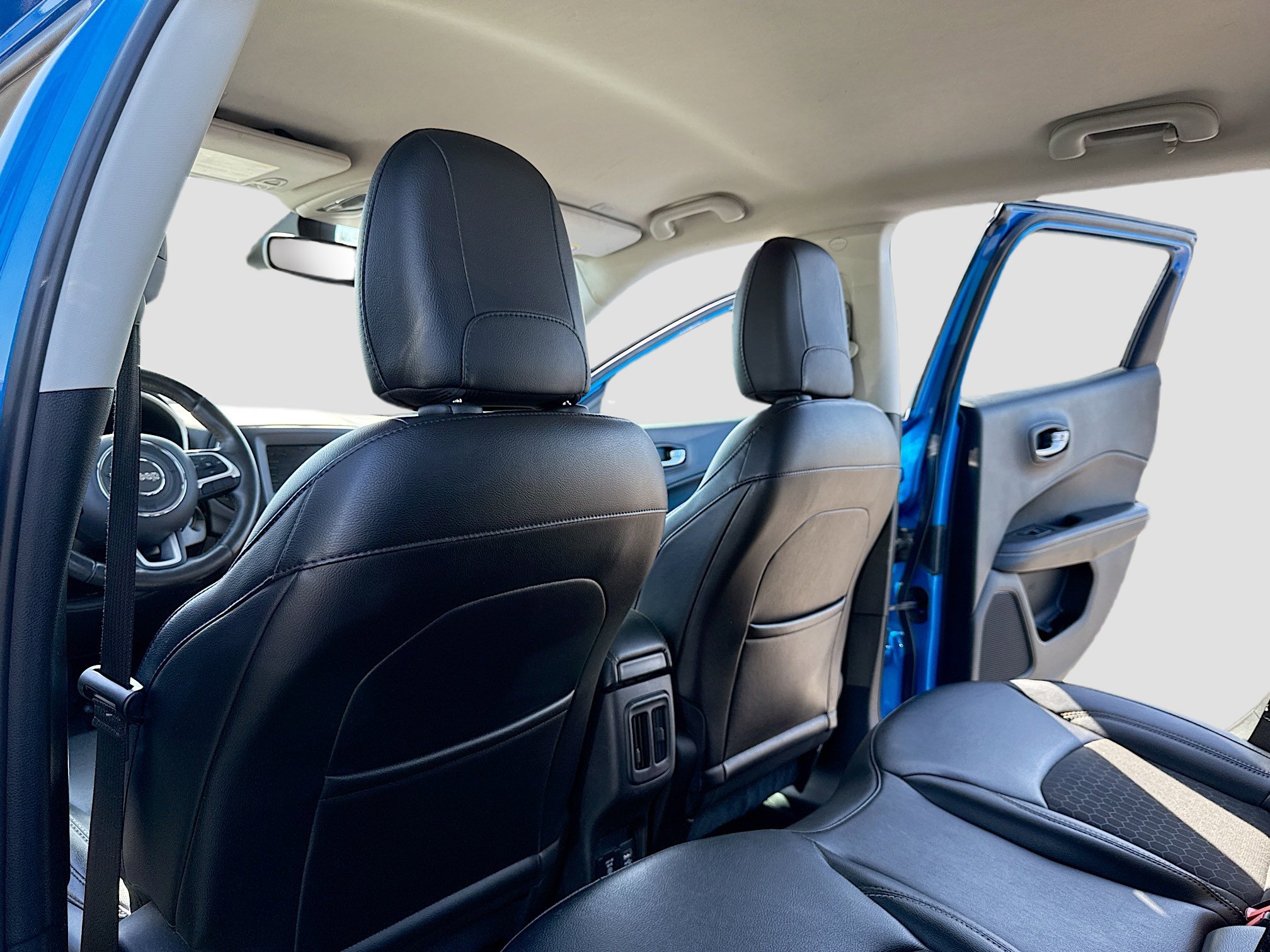 Used 2019 Jeep Compass Latitude w/ Cold Weather Group FWD image 6