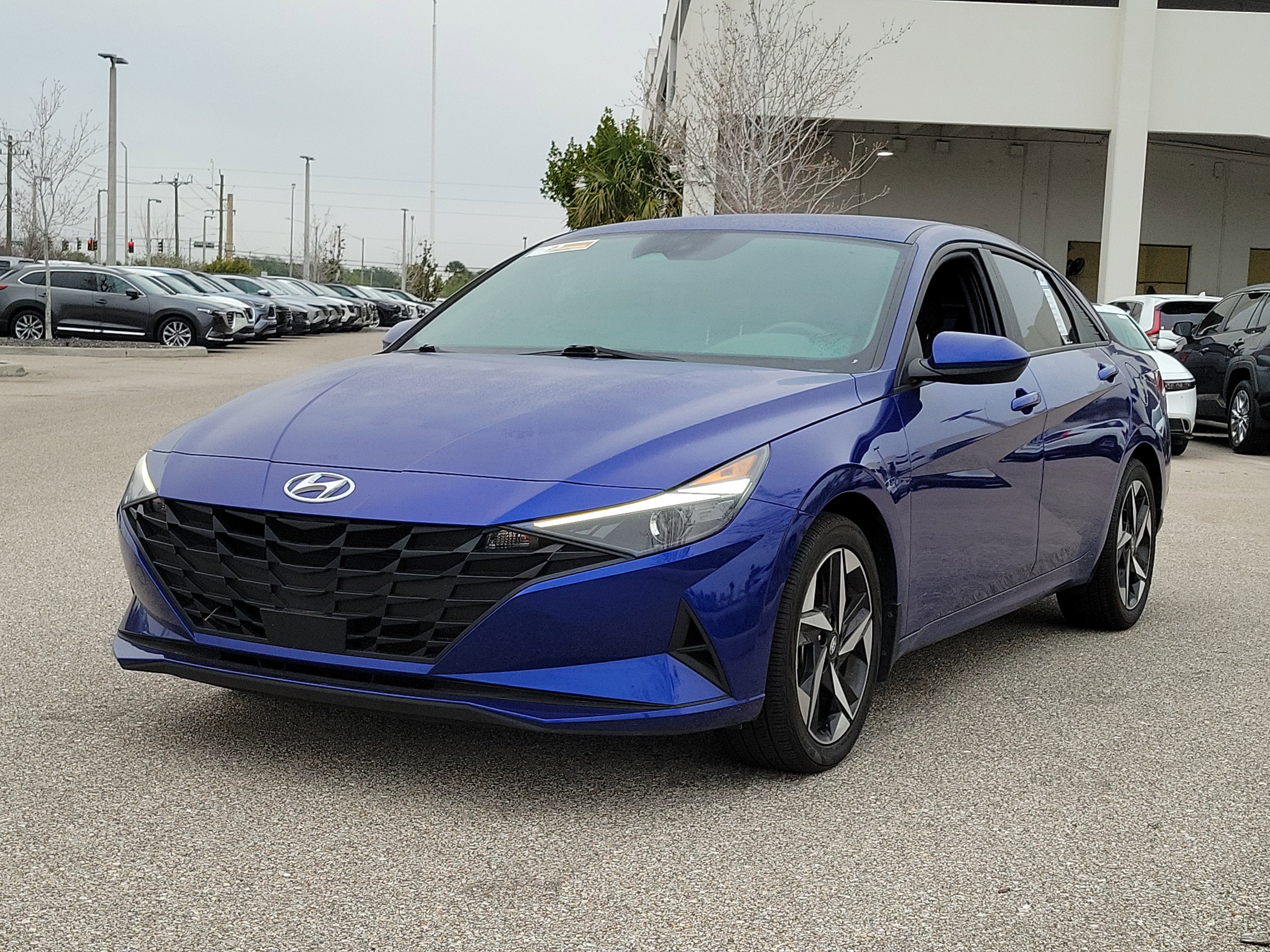 Used 2023 Hyundai Elantra SEL w/ Convenience Package image 3