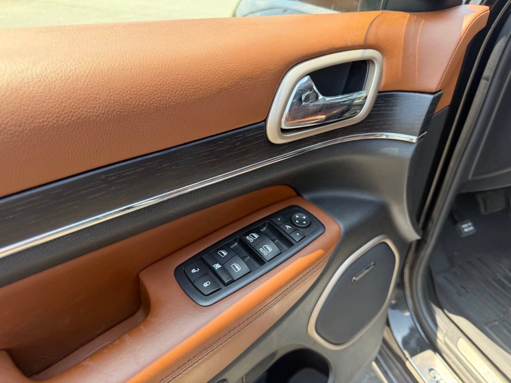 Used 2016 Jeep Grand Cherokee Summit AWD/4WD image 14