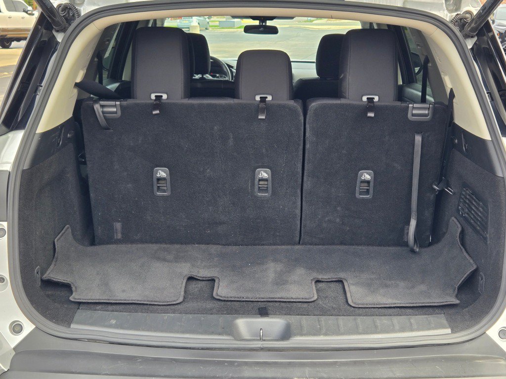 Used 2025 Nissan Pathfinder SV AWD/4WD image 15
