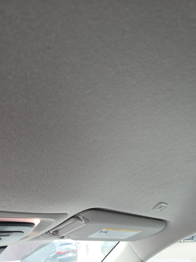 Used 2025 Toyota Corolla Cross LE FWD image 3