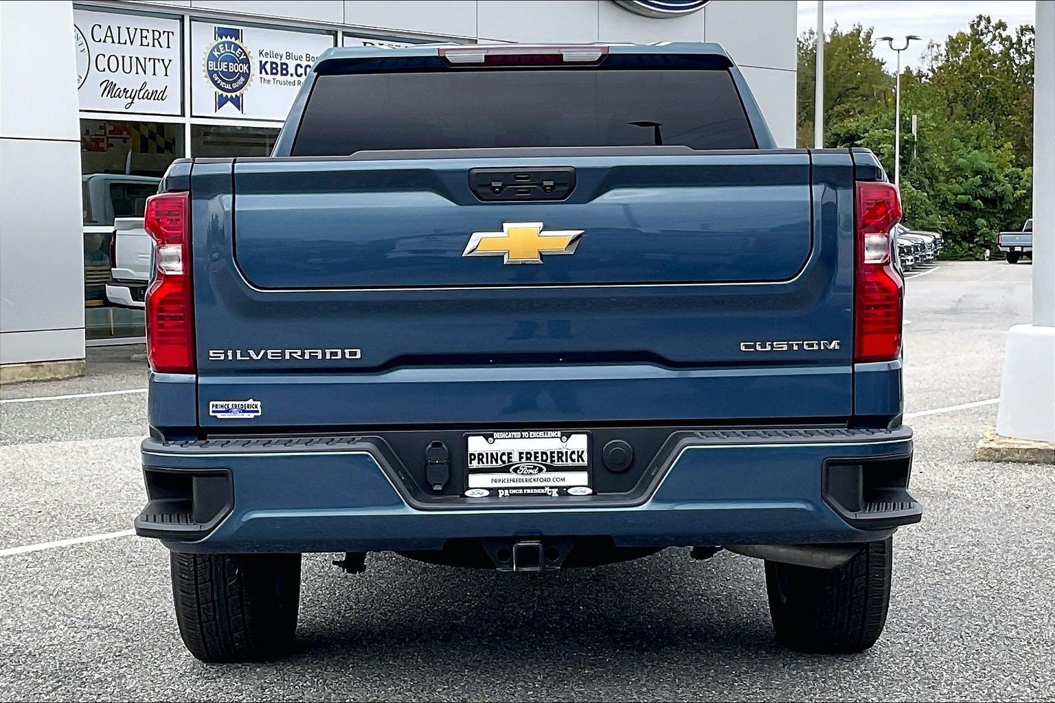 Used 2024 Chevrolet Silverado 1500 Custom AWD/4WD image 4