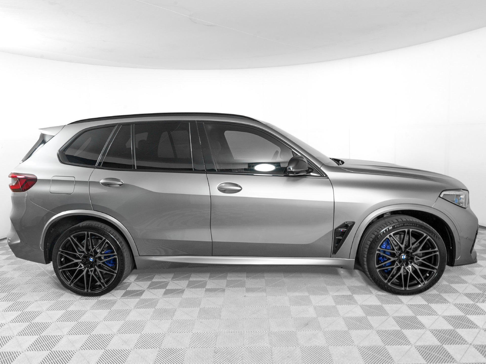 Used 2021 BMW X5 M w/ Competition Package AWD/4WD image 4