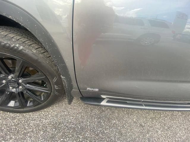Used 2026 Toyota Highlander Limited AWD/4WD image 2