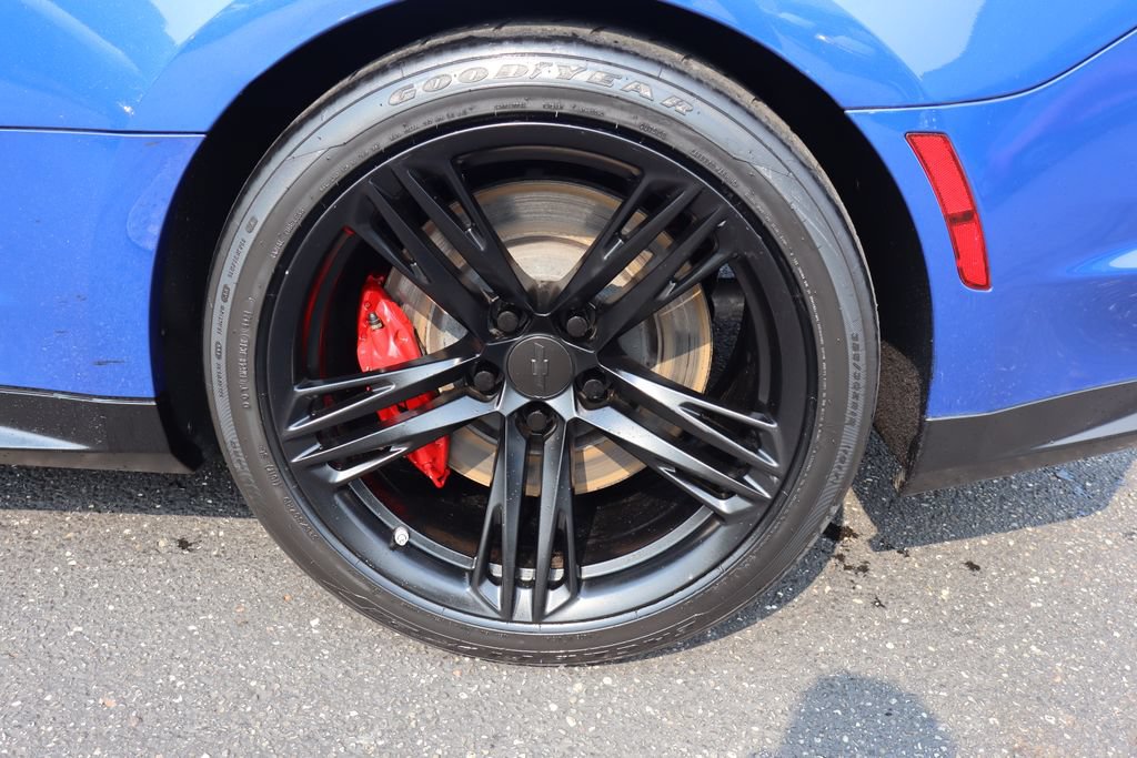 Used 2022 Chevrolet Camaro ZL1 RWD image 31