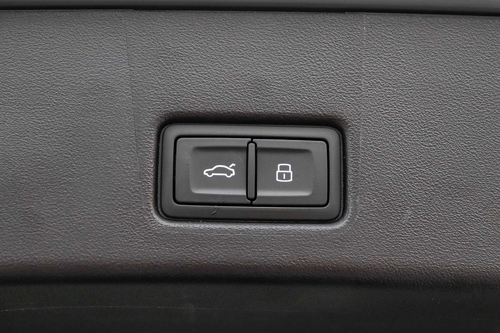 Used 2023 Audi Q4 e-tron Prestige image 37