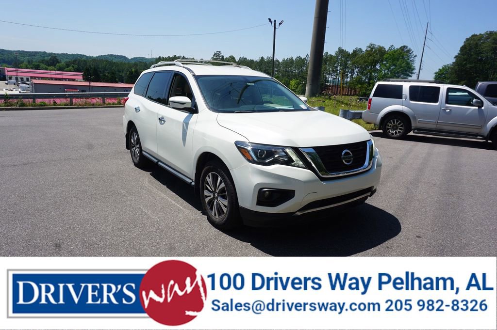 Used 2017 Nissan Pathfinder SV FWD image 1