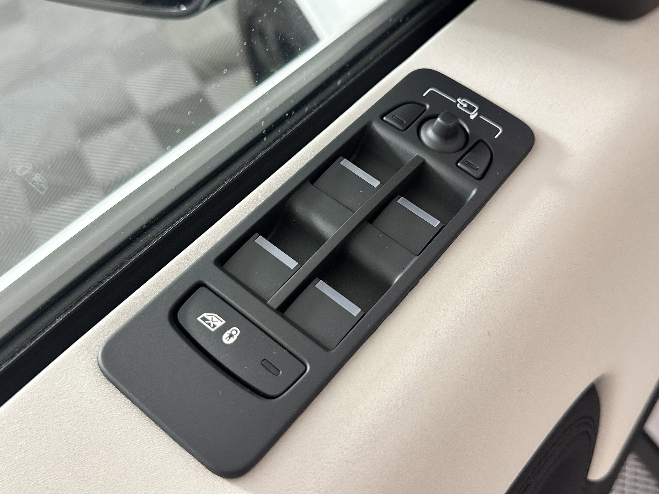 Used 2025 Land Rover Discovery Sport S AWD/4WD image 11