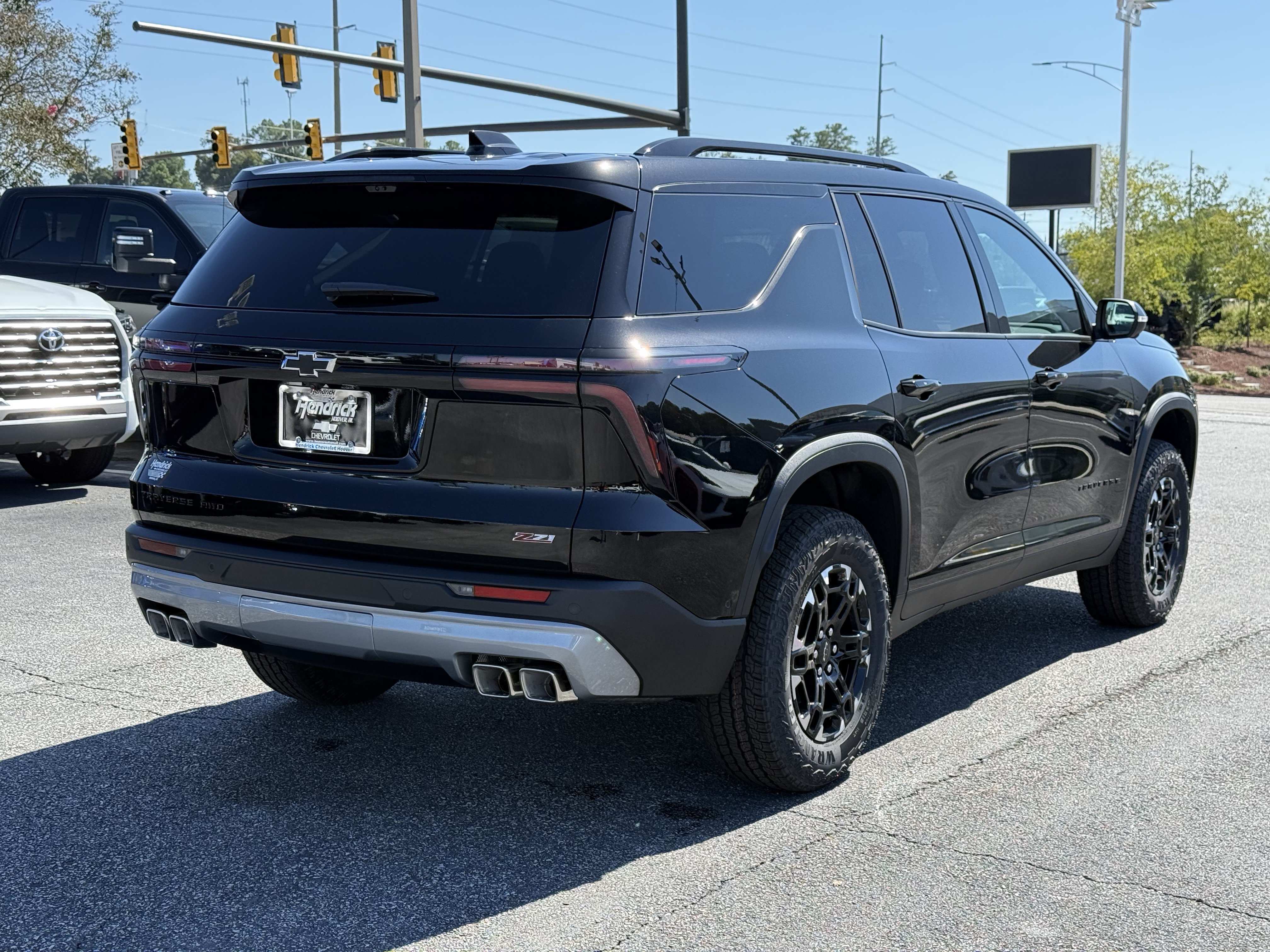 New 2027 Chevrolet Traverse Z71 w/ Enhanced Driving Package AWD/4WD image 10