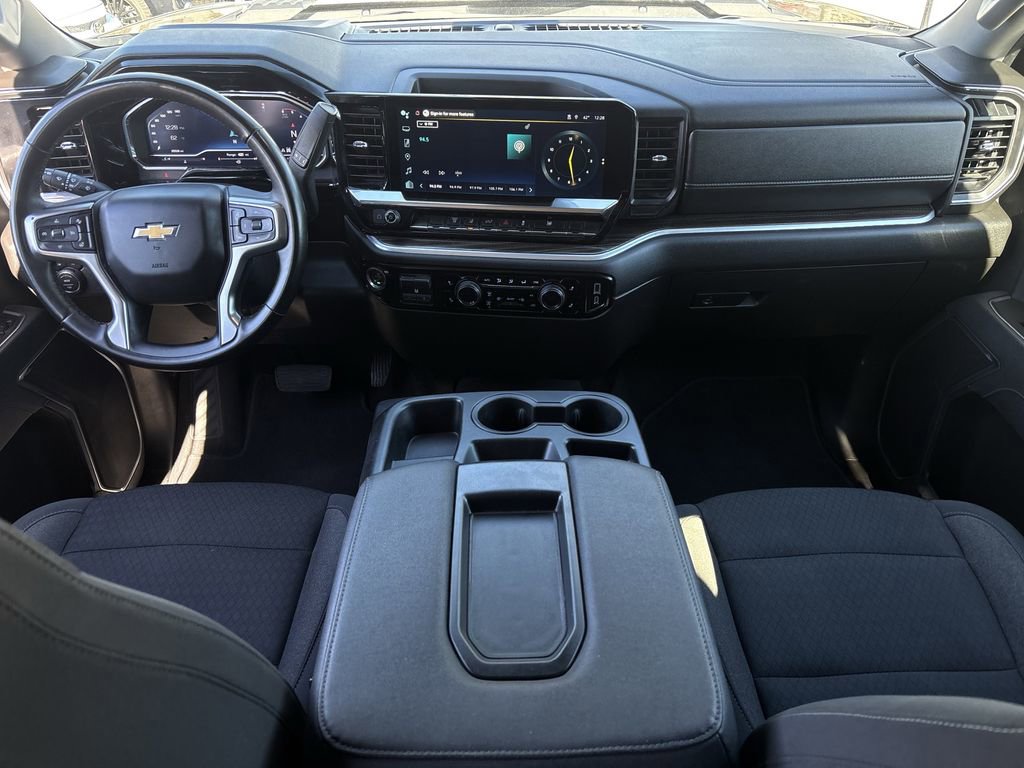 Used 2025 Chevrolet Silverado 2500 LT w/ Convenience Package AWD/4WD image 11