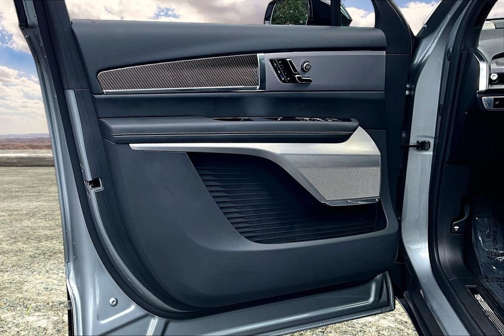 Certified 2026 Cadillac Vistiq Premium Luxury w/ LPO, Floor Liner Package AWD/4WD image 20