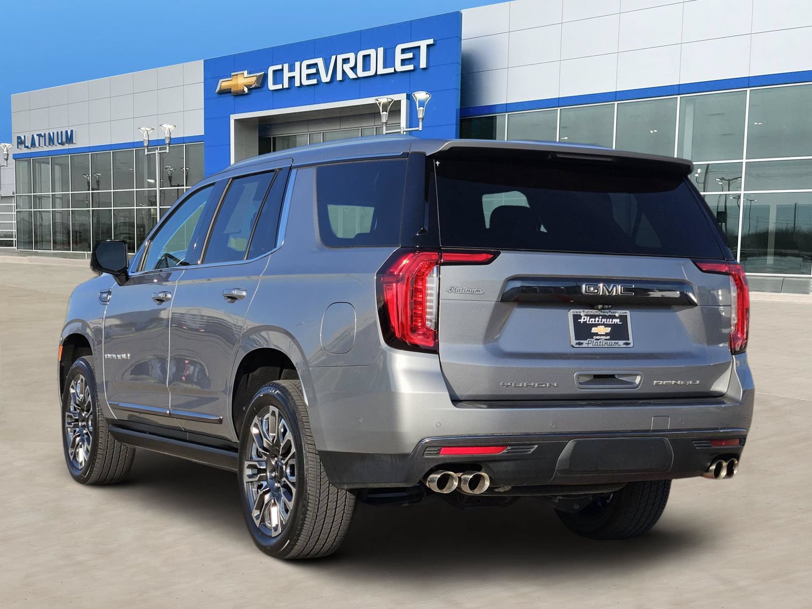 Used 2024 GMC Yukon Denali Ultimate AWD/4WD image 4