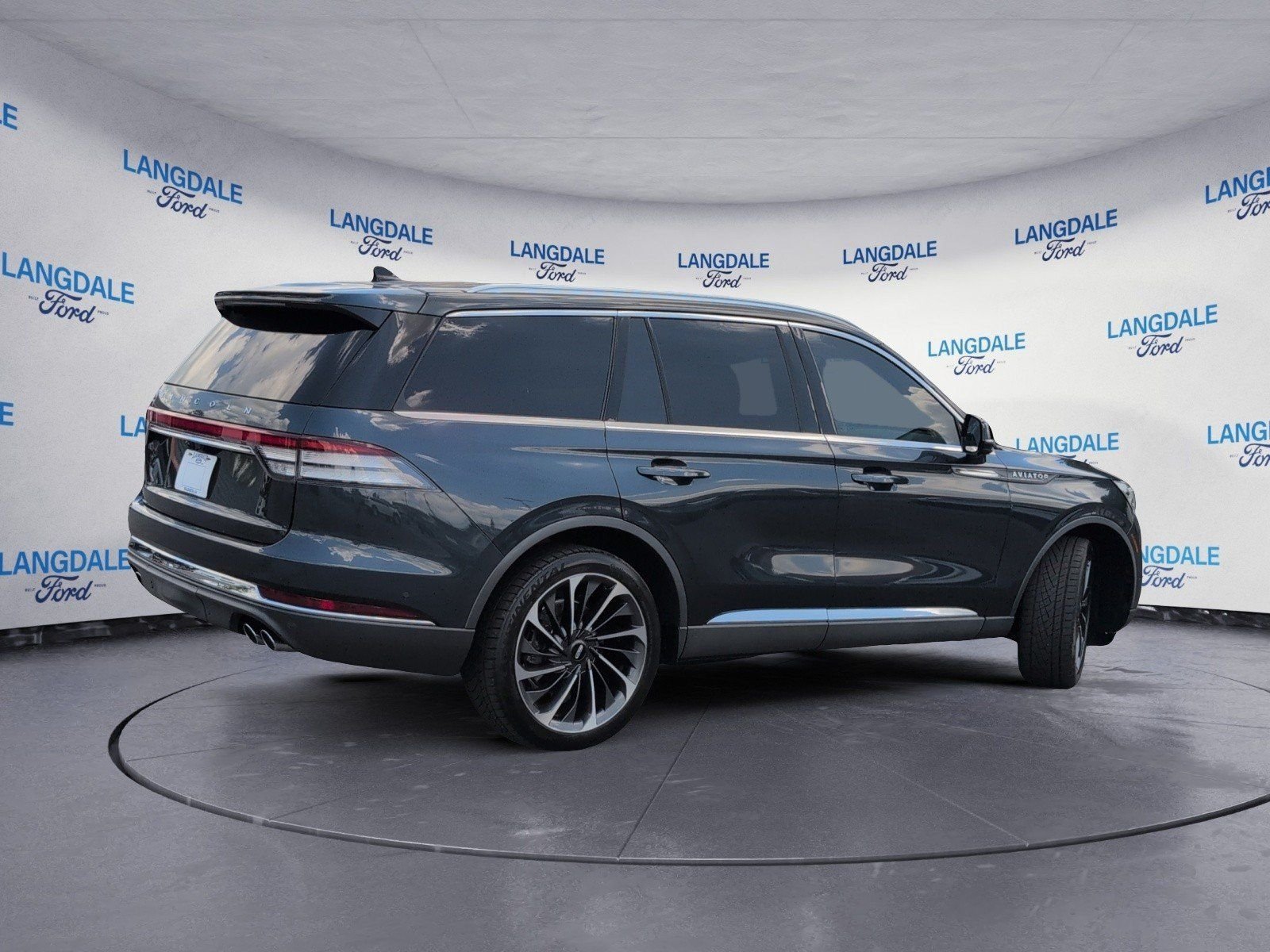 Used 2021 Lincoln Aviator Reserve w/ Equipment Group 202A AWD/4WD image 4
