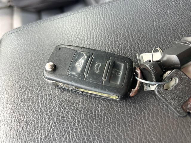 Used 2005 Volkswagen Touareg V8 AWD/4WD image 28