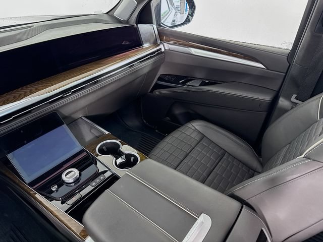 Used 2025 Cadillac Escalade Sport Platinum w/ LPO, Floor Liner Package AWD/4WD image 26