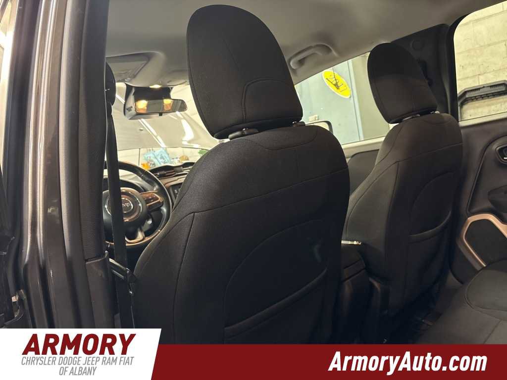 Used 2016 Jeep Renegade Latitude image 24