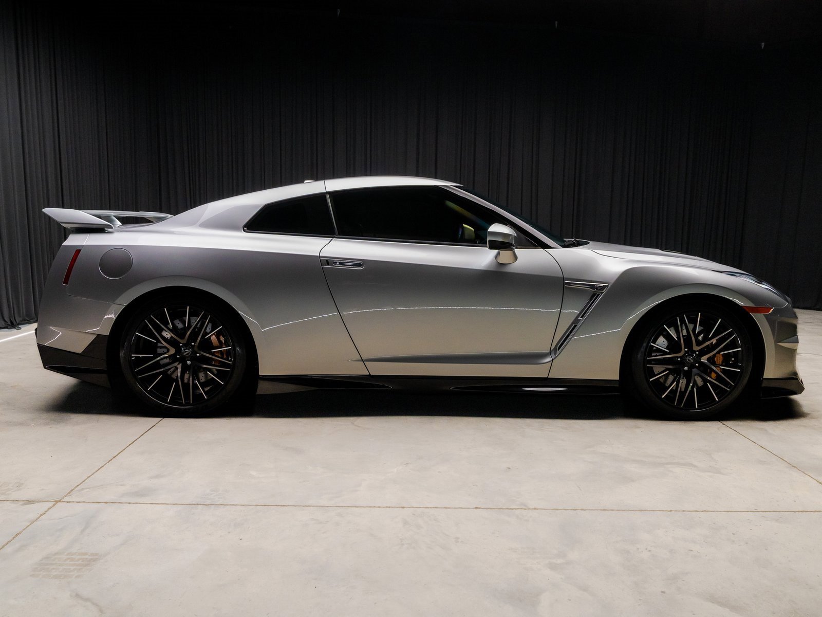 Used 2024 Nissan GT-R Premium w/ Floor Mat Package image 16