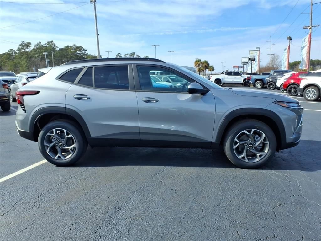 New 2026 Chevrolet Trax LT w/ Driver Confidence Package image 2