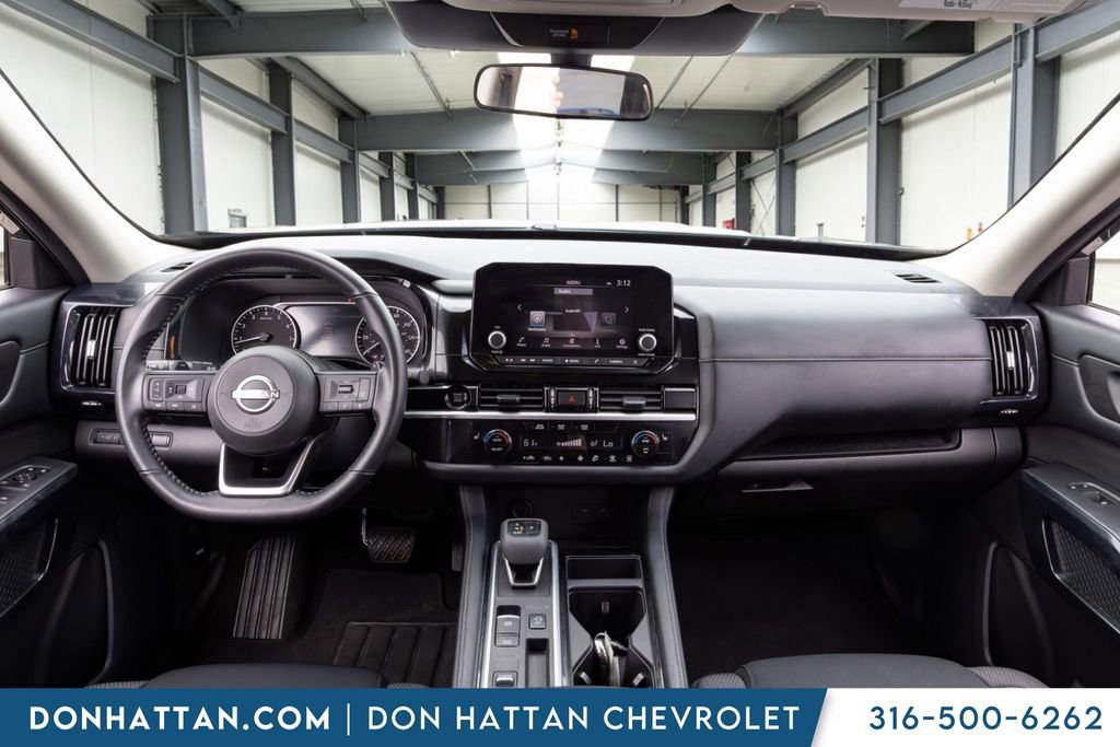 Used 2025 Nissan Pathfinder SV FWD image 5
